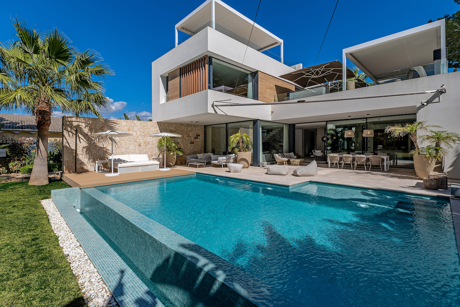 Time of the year has an impact on the real estate market, with distinct trends emerging throughout the year. 