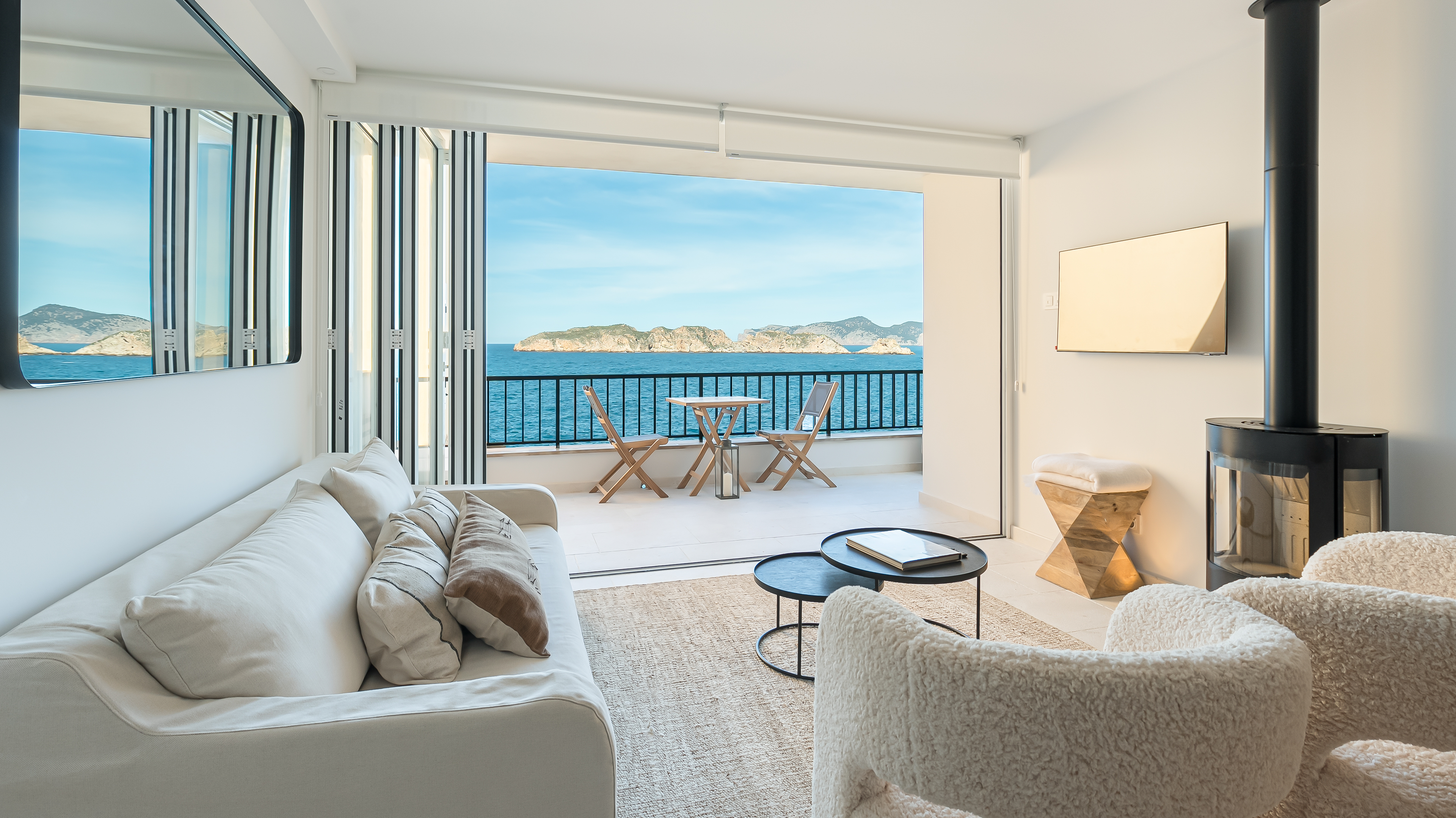 Beim Verkauf eines Hauses ist ein effektives Marketing von größter Bedeutung. Immobilienmakler sollten über eine solide Marketingstrategie verfügen, die professionelle Fotografie, Videografie, Beratung bei der Inszenierung, Online-Angebote und gezielte Werbung umfasst. 