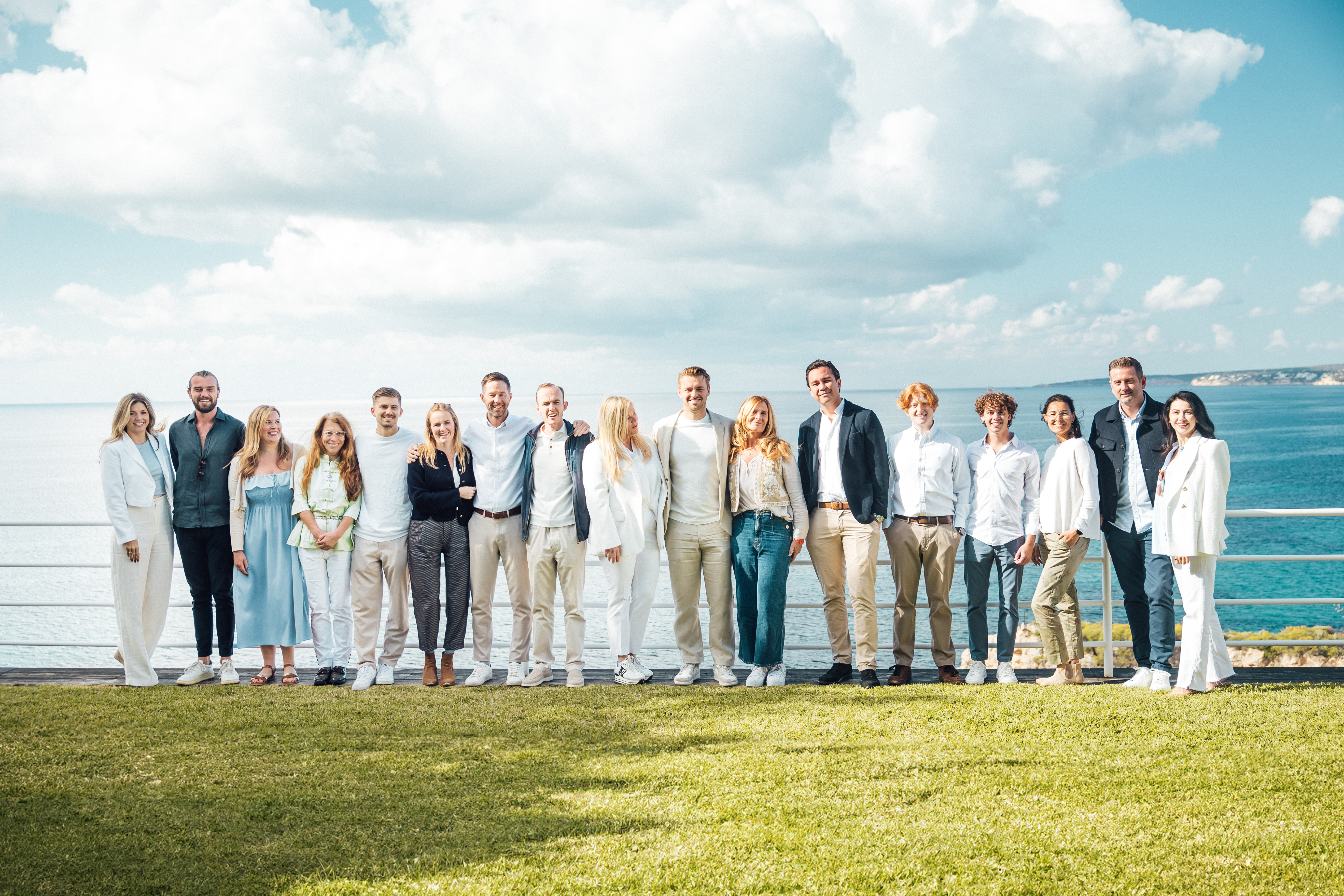 Elegir Sandberg Estates significa elegir un equipo de profesionales dedicados que dan prioridad a sus necesidades, ofrecen un apoyo integral y ofrecen resultados excepcionales. Póngase en contacto con nosotros hoy mismo para obtener más información sobre nuestros servicios y cómo podemos ayudarle a alcanzar sus objetivos inmobiliarios. 