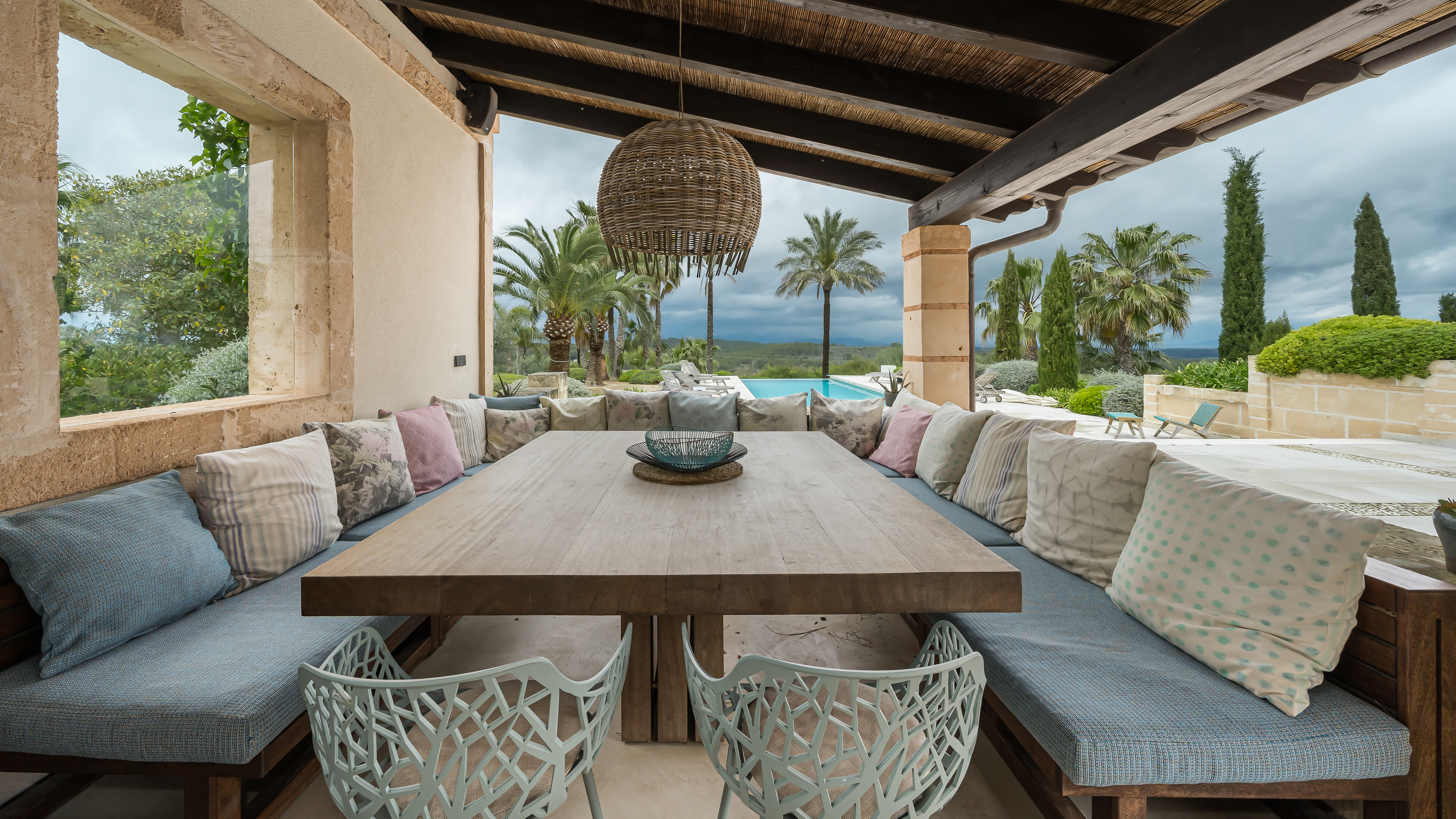 Uno de los principales factores que influyen en el momento de comprar una vivienda son las condiciones del mercado, incluidos los tipos de interés, los precios de la vivienda y la dinámica comprador/vendedor.