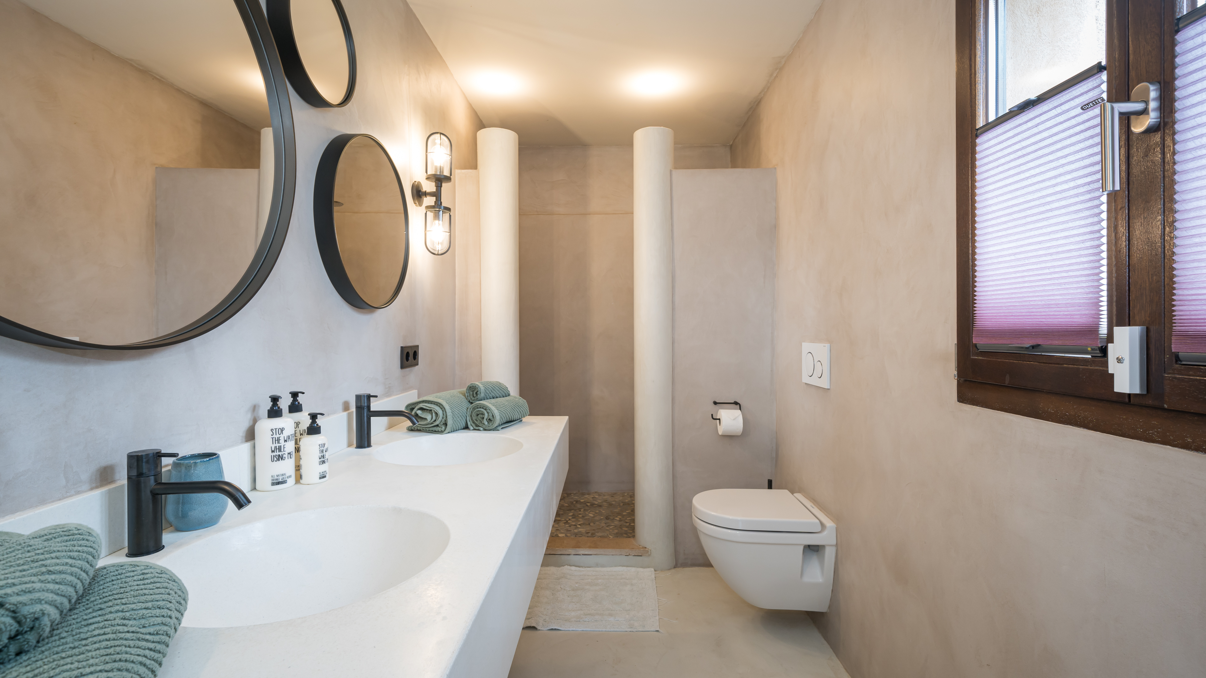 Uno de los principales factores que influyen en el momento de comprar una vivienda son las condiciones del mercado, incluidos los tipos de interés, los precios de la vivienda y la dinámica comprador/vendedor.